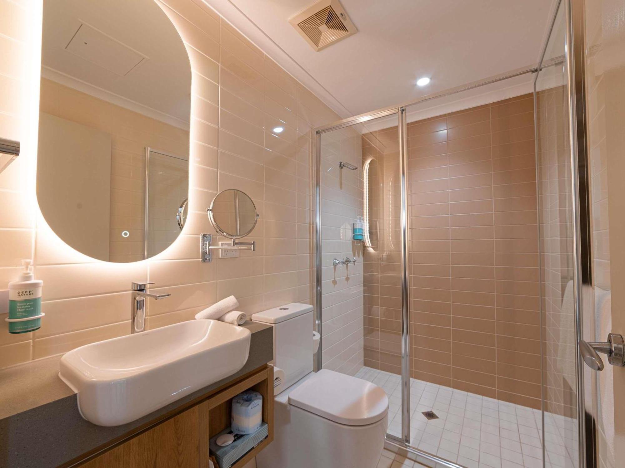 One-Bedroom Executive Suite with Pool View,1730018696:JPEG